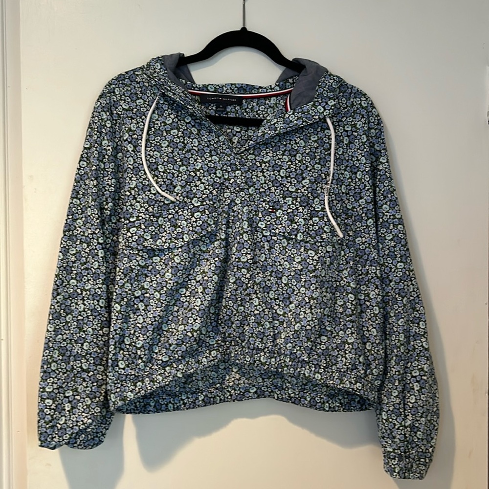 Tommy Hilfiger pull over jacket with hood flowers-medium